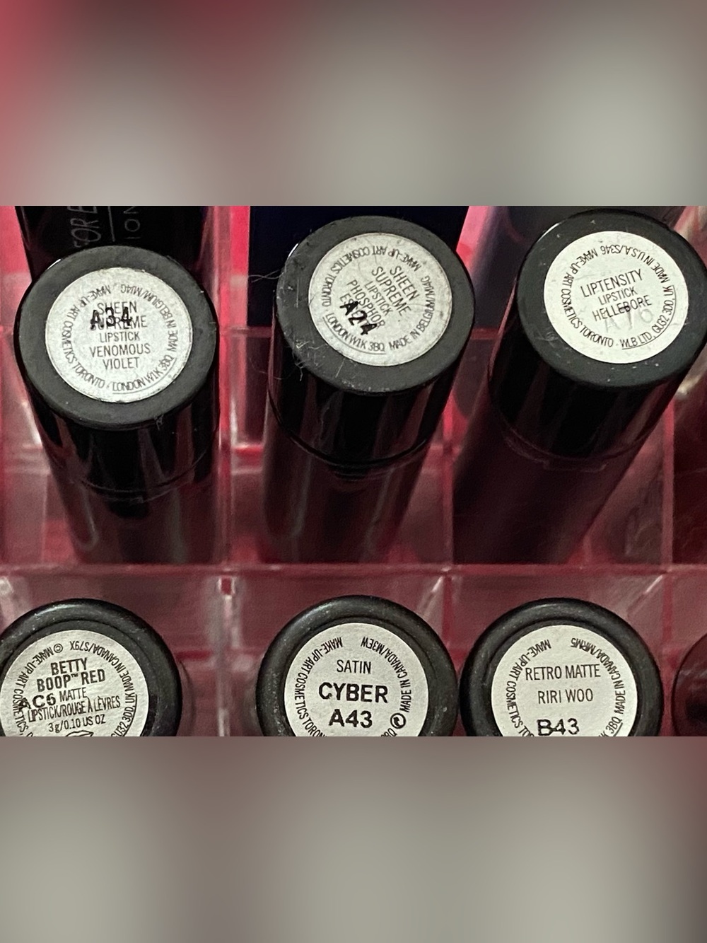 LIPSTICK 💄 - Picture 2 of 4